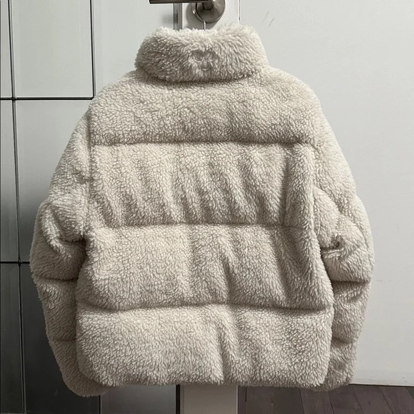 Aritzia TNA mega puff ivory Sherpa xxs like new - Picture 2 of 5
